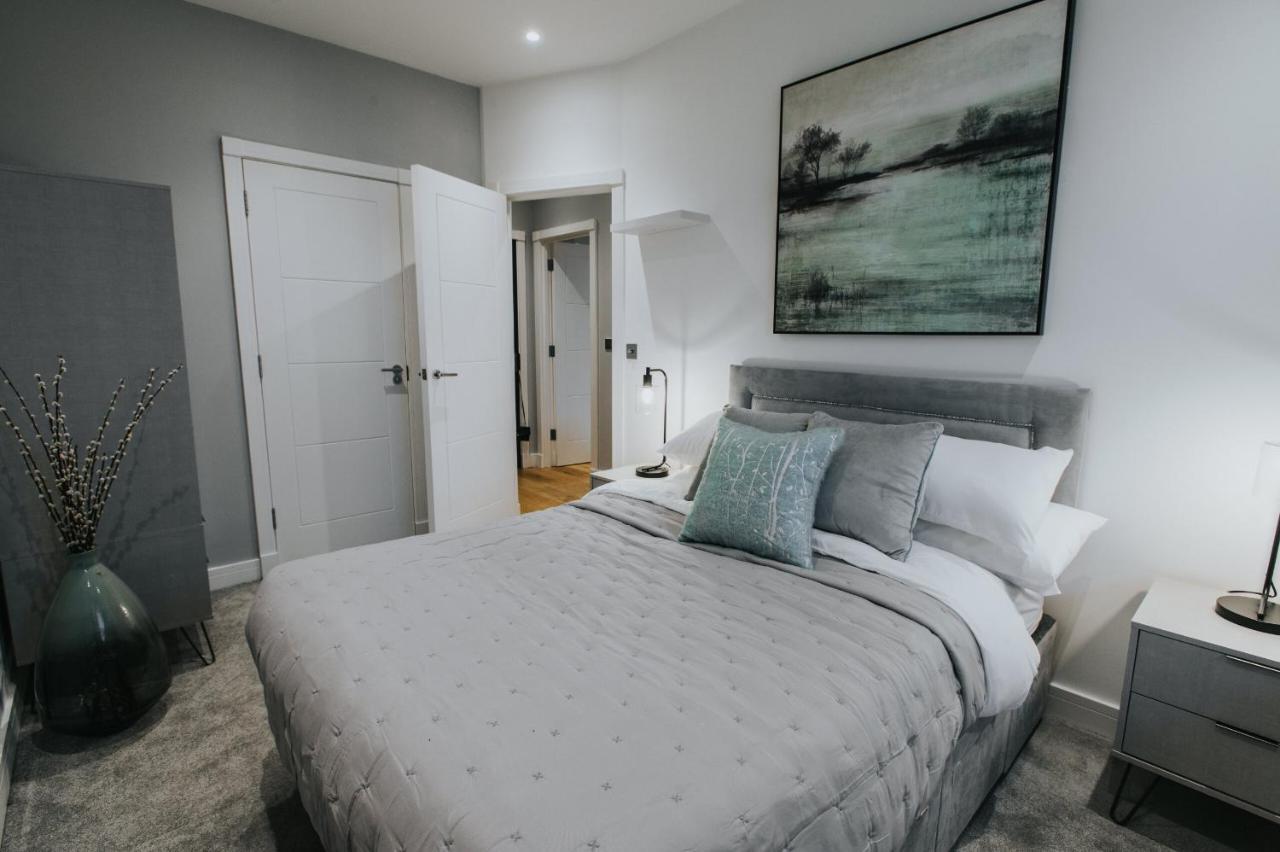 Circa17- Entire Apt, Free Parking, Gym, City Central & Free Netflix Bracknell Buitenkant foto