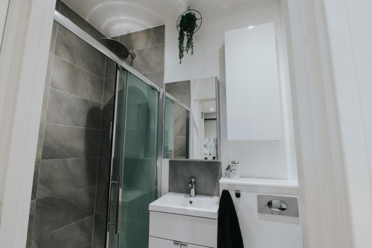Circa17- Entire Apt, Free Parking, Gym, City Central & Free Netflix Bracknell Buitenkant foto
