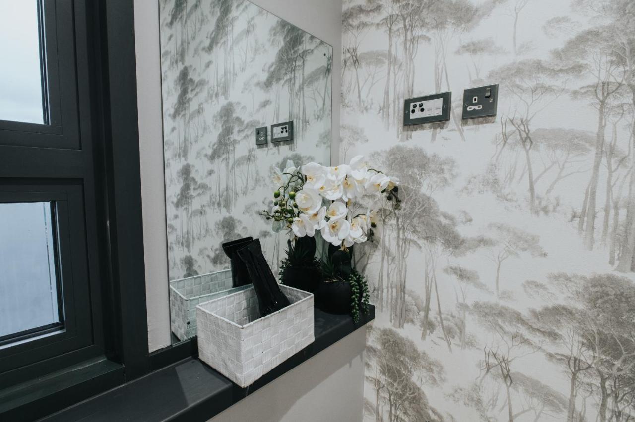 Circa17- Entire Apt, Free Parking, Gym, City Central & Free Netflix Bracknell Buitenkant foto