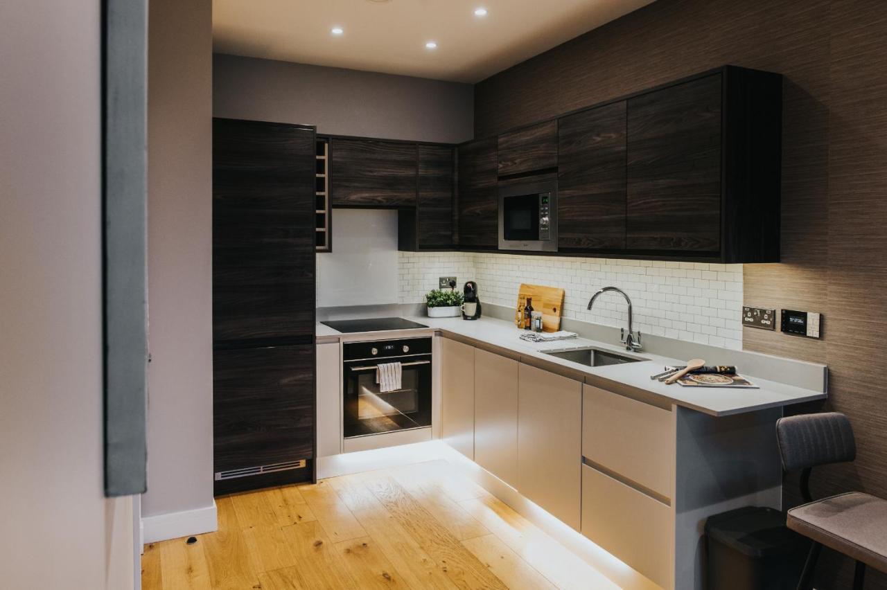 Circa17- Entire Apt, Free Parking, Gym, City Central & Free Netflix Bracknell Buitenkant foto