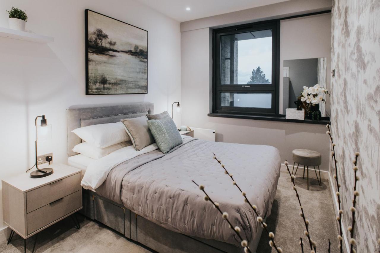 Circa17- Entire Apt, Free Parking, Gym, City Central & Free Netflix Bracknell Buitenkant foto